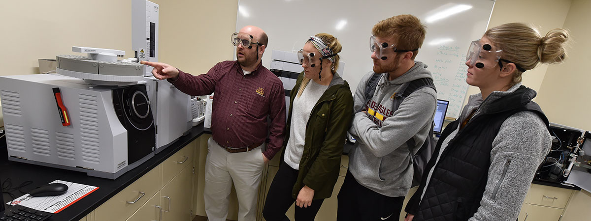 Tim Dudley showing students how to use the lab equipment in the CCR Lab.